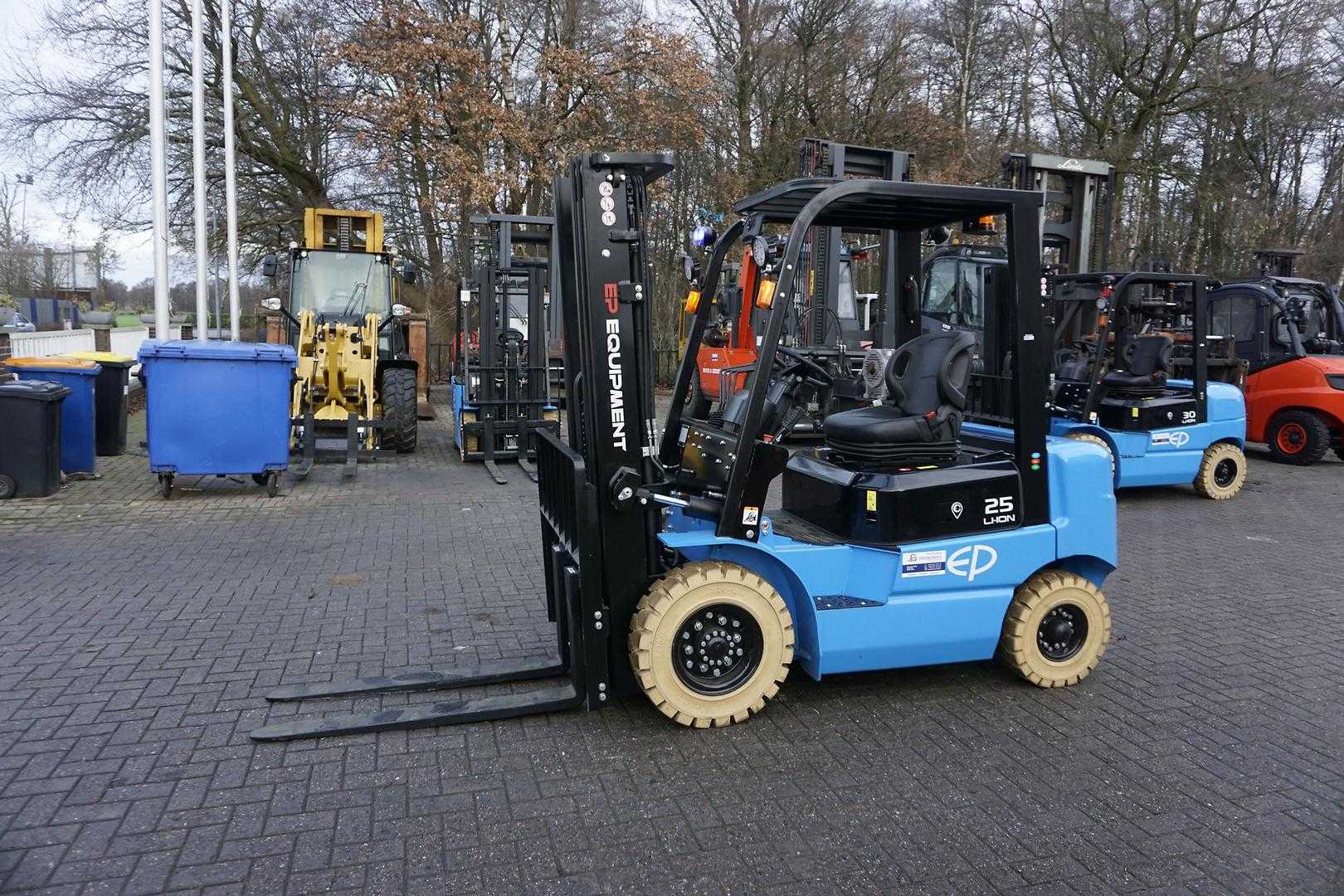 Used Forklift Other EFL 252 BL 4 ratų šakinis krautuvas (Image 1)