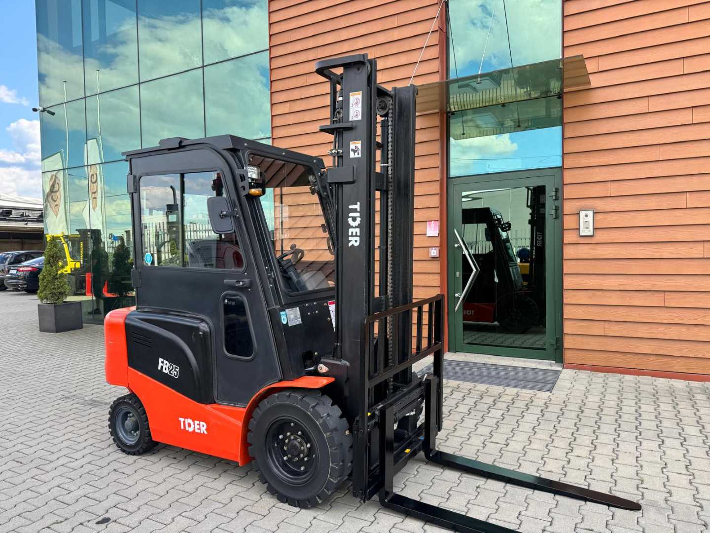 Used Forklift Other TIDER FB25 // Lithium ion battery 4 ratų šakinis krautuvas (Image 1) Used Forklift Other TIDER FB25 // Lithium ion battery 4 ratų šakinis krautuvas (Image 1)