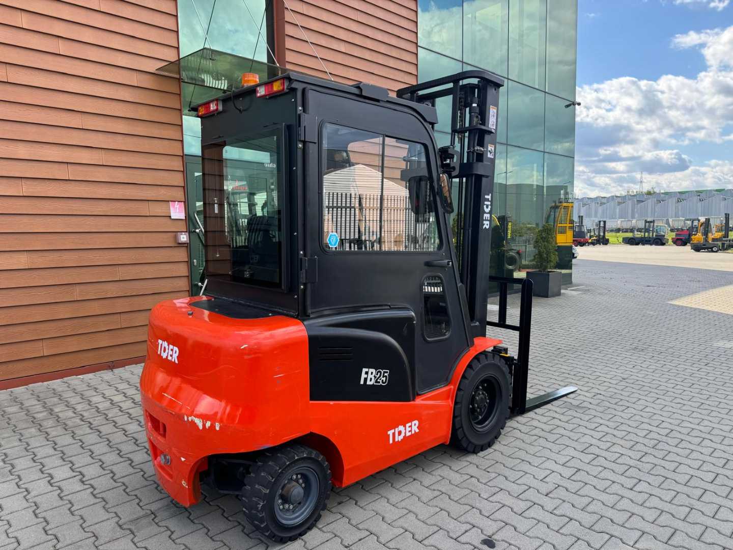 Used Forklift Other TIDER FB25 // Lithium ion battery 4 ratų šakinis krautuvas (Image 4) Used Forklift Other TIDER FB25 // Lithium ion battery 4 ratų šakinis krautuvas (Image 4)