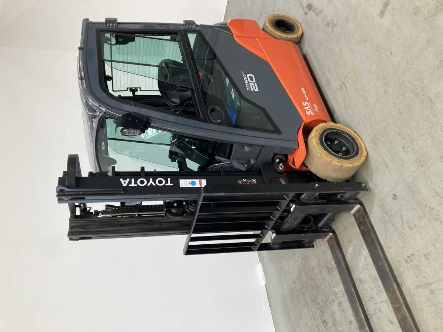 Used Forklift Toyota 8FBM20T 4 ratų šakinis krautuvas (Image 1)