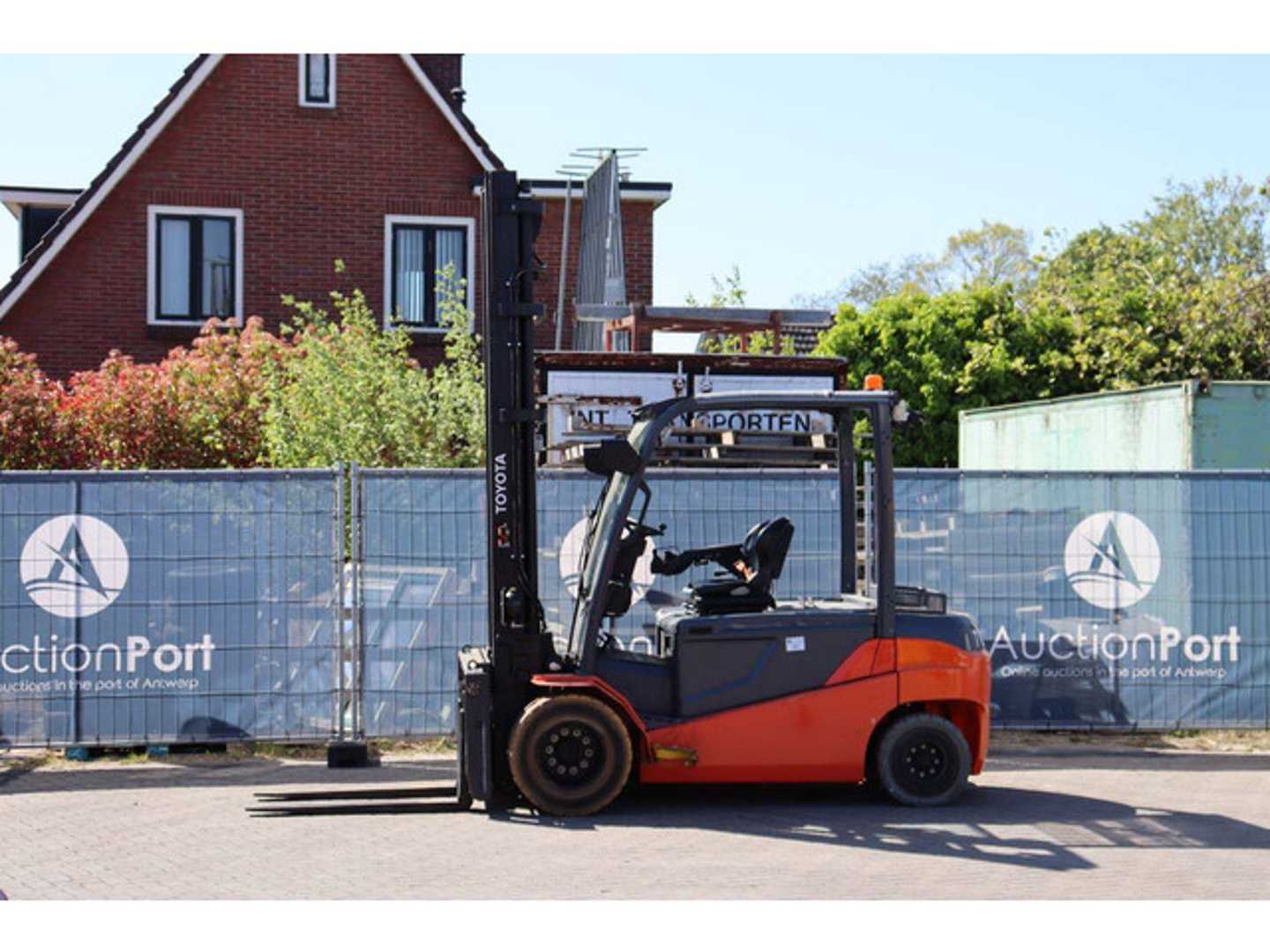 Used Forklift Toyota 8FBMT50 4 ratų šakinis krautuvas (Image 1)