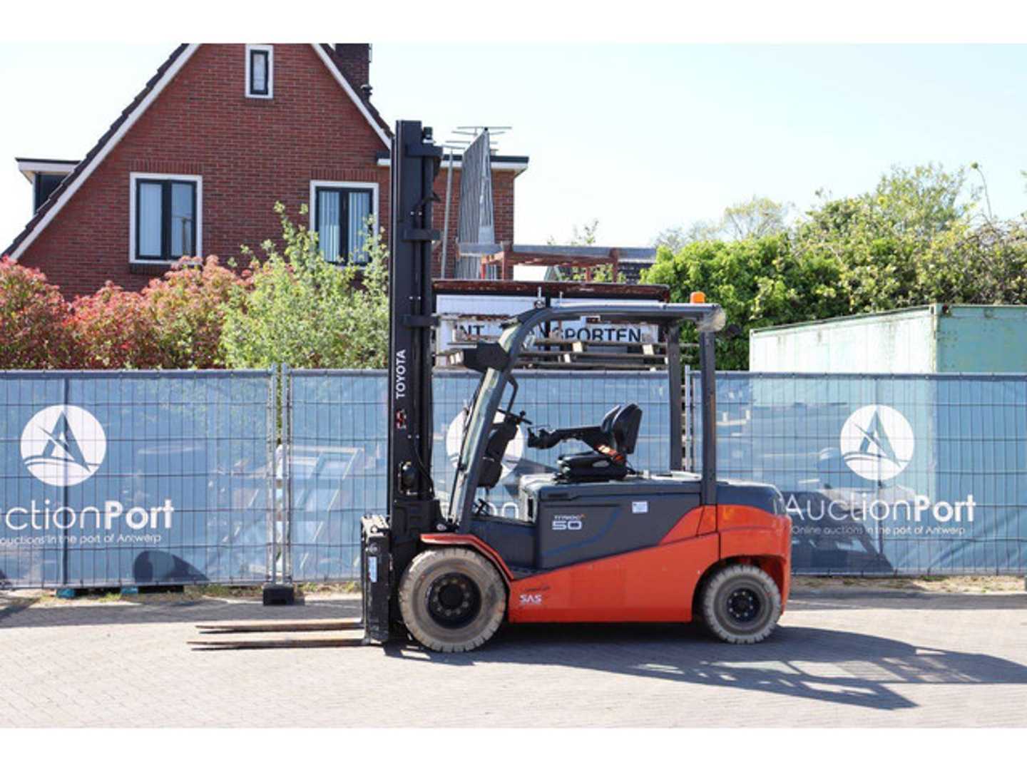 Used Forklift Toyota 8FBMT50 4 ratų šakinis krautuvas (Image 1)