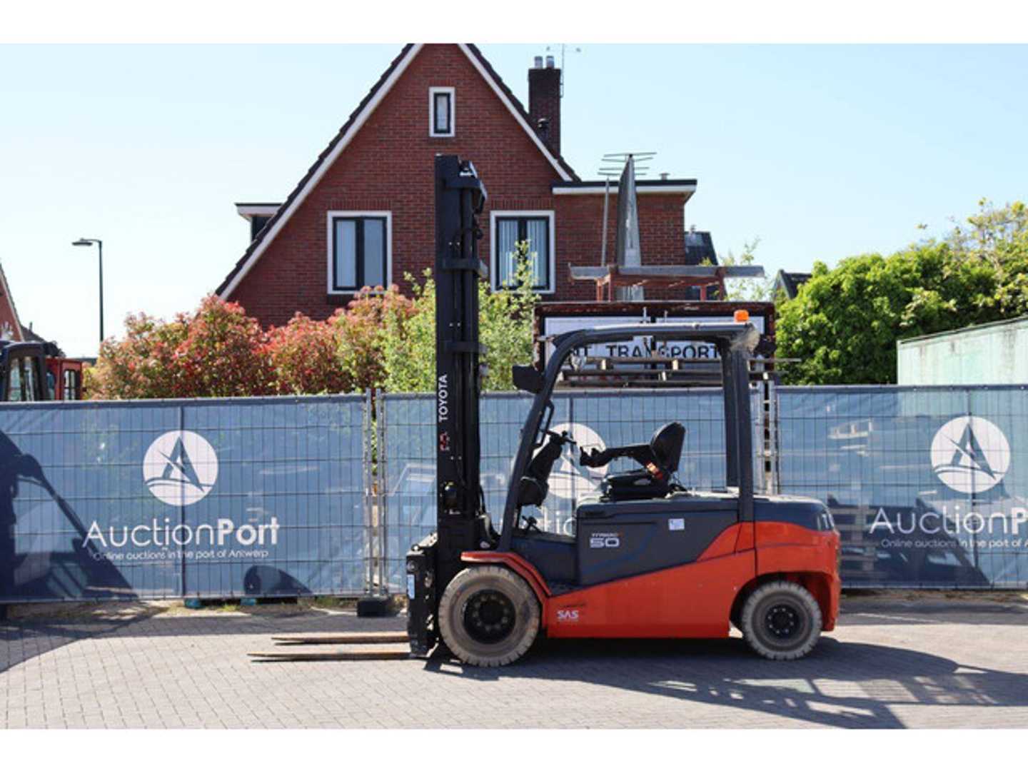 Used Forklift Toyota 8FBMT50 4 ratų šakinis krautuvas (Image 2)