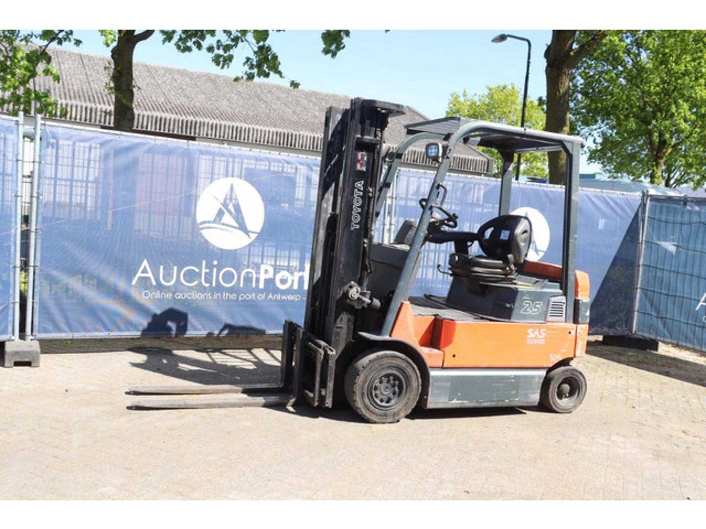 Used Forklift Toyota 7FBMF25 4 ratų šakinis krautuvas (Image 1)