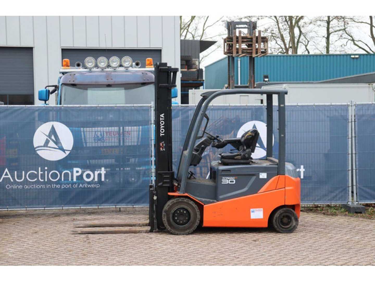 Used Forklift Toyota 8FBMKT30 4 ratų šakinis krautuvas (Image 1)