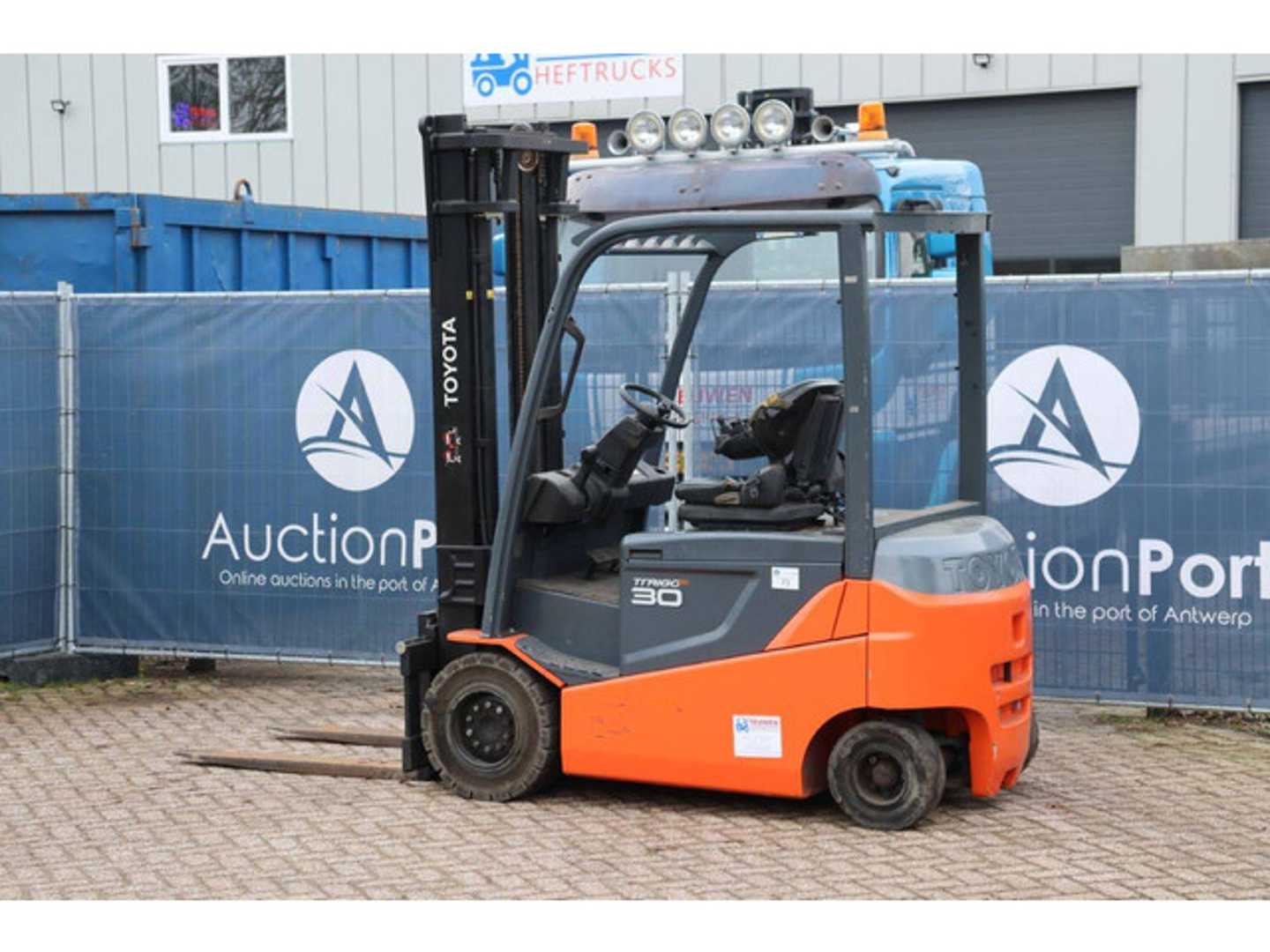 Used Forklift Toyota 8FBMKT30 4 ratų šakinis krautuvas (Image 3)