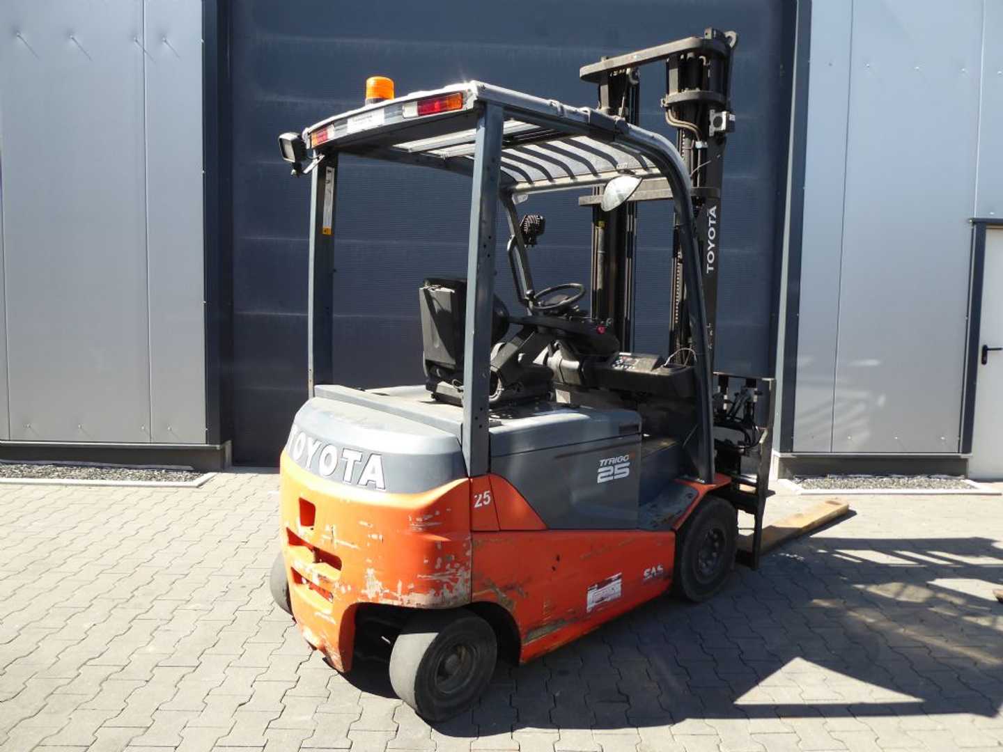 Used Forklift Toyota 8FBEKT25 4 ratų šakinis krautuvas (Image 6)
