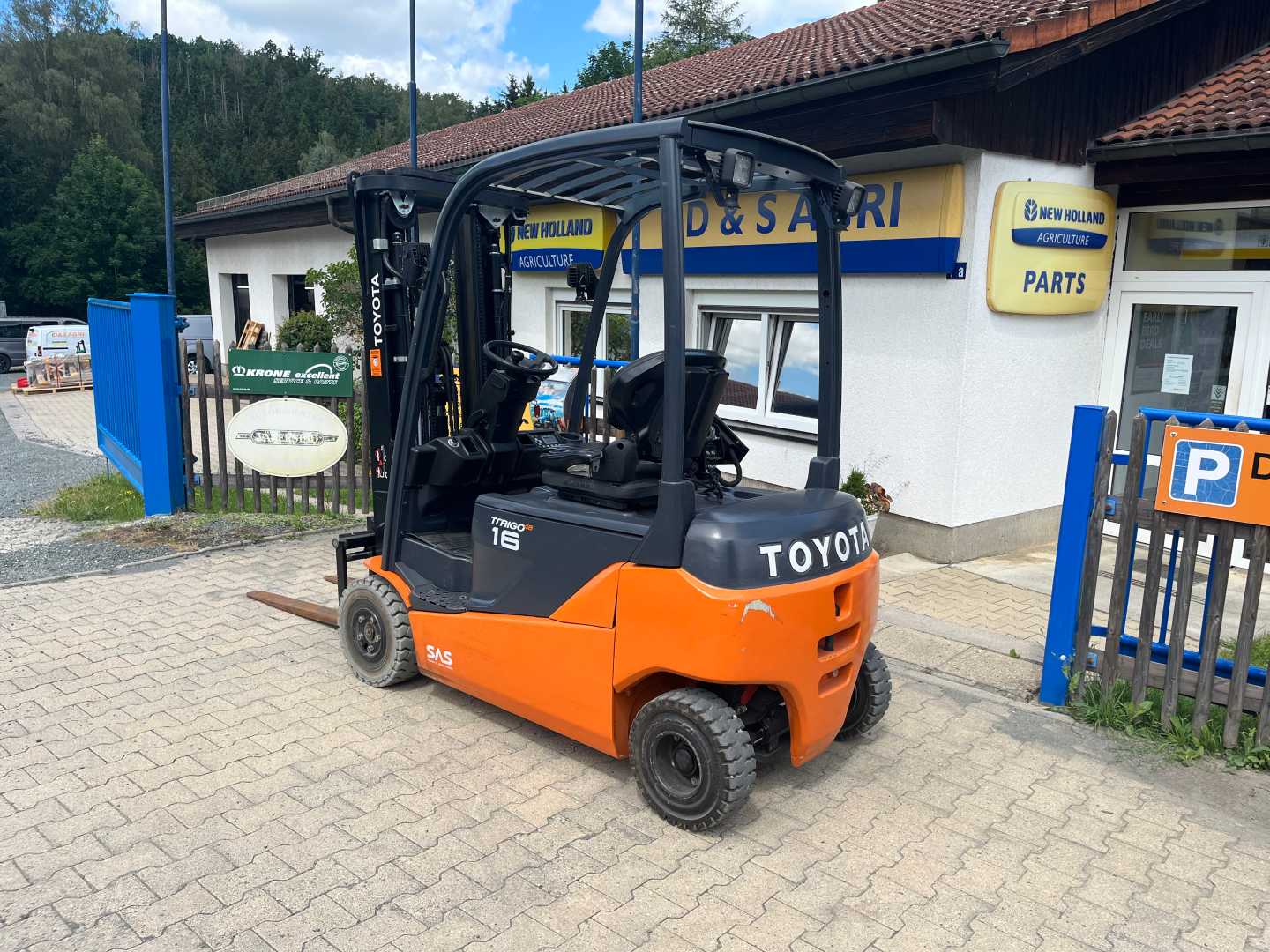 Used Forklift Toyota 8FBM16T 4 ratų šakinis krautuvas (Image 3) Used Forklift Toyota 8FBM16T 4 ratų šakinis krautuvas (Image 3)