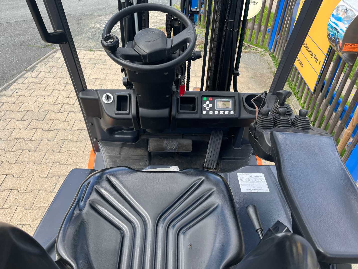 Used Forklift Toyota 8FBM16T 4 ratų šakinis krautuvas (Image 6) Used Forklift Toyota 8FBM16T 4 ratų šakinis krautuvas (Image 6)