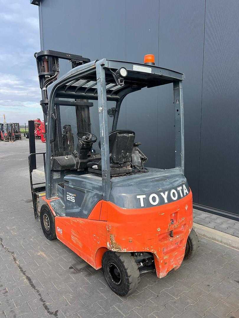 Used Forklift Toyota 8FBMKT25 4 ratų šakinis krautuvas (Image 3)