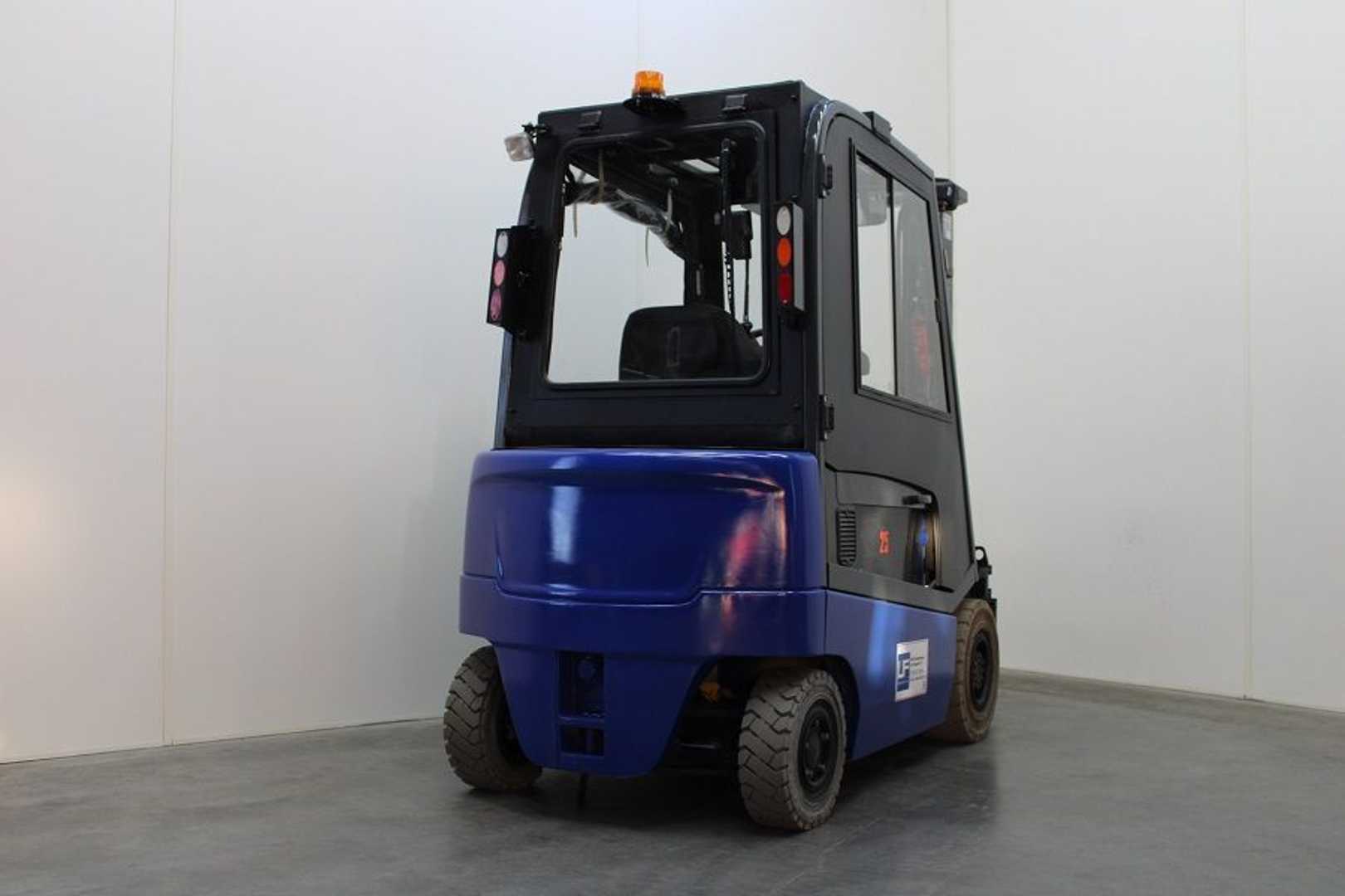 Used Forklift UniCarriers 1Q2L25T 4 ratų šakinis krautuvas (Image 4) Used Forklift UniCarriers 1Q2L25T 4 ratų šakinis krautuvas (Image 4)