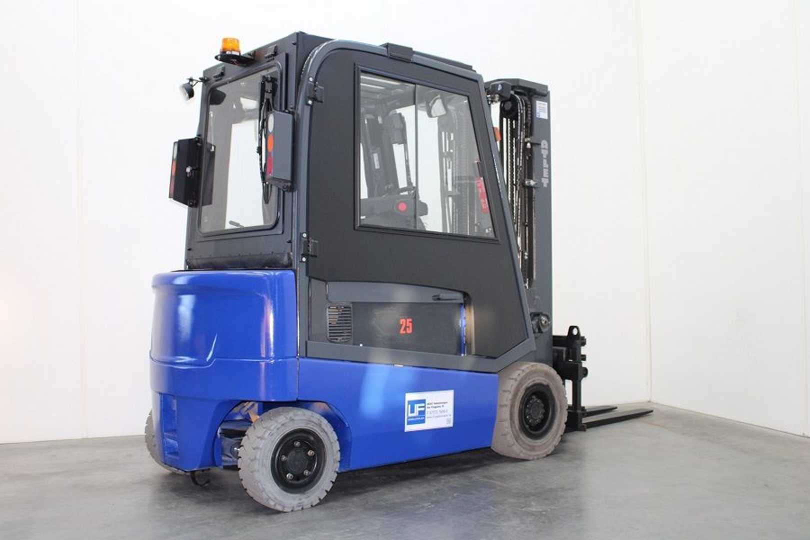 Used Forklift UniCarriers 1Q2L25T 4 ratų šakinis krautuvas (Image 5) Used Forklift UniCarriers 1Q2L25T 4 ratų šakinis krautuvas (Image 5)