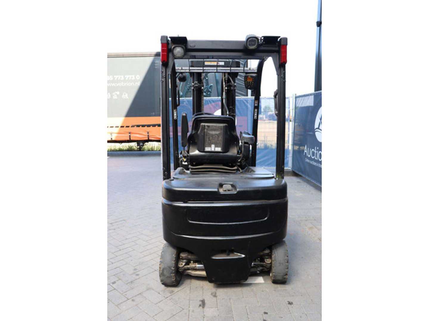 Used Forklift Yale ERP18VF E2130 4 ratų šakinis krautuvas (Image 5) Used Forklift Yale ERP18VF E2130 4 ratų šakinis krautuvas (Image 5)