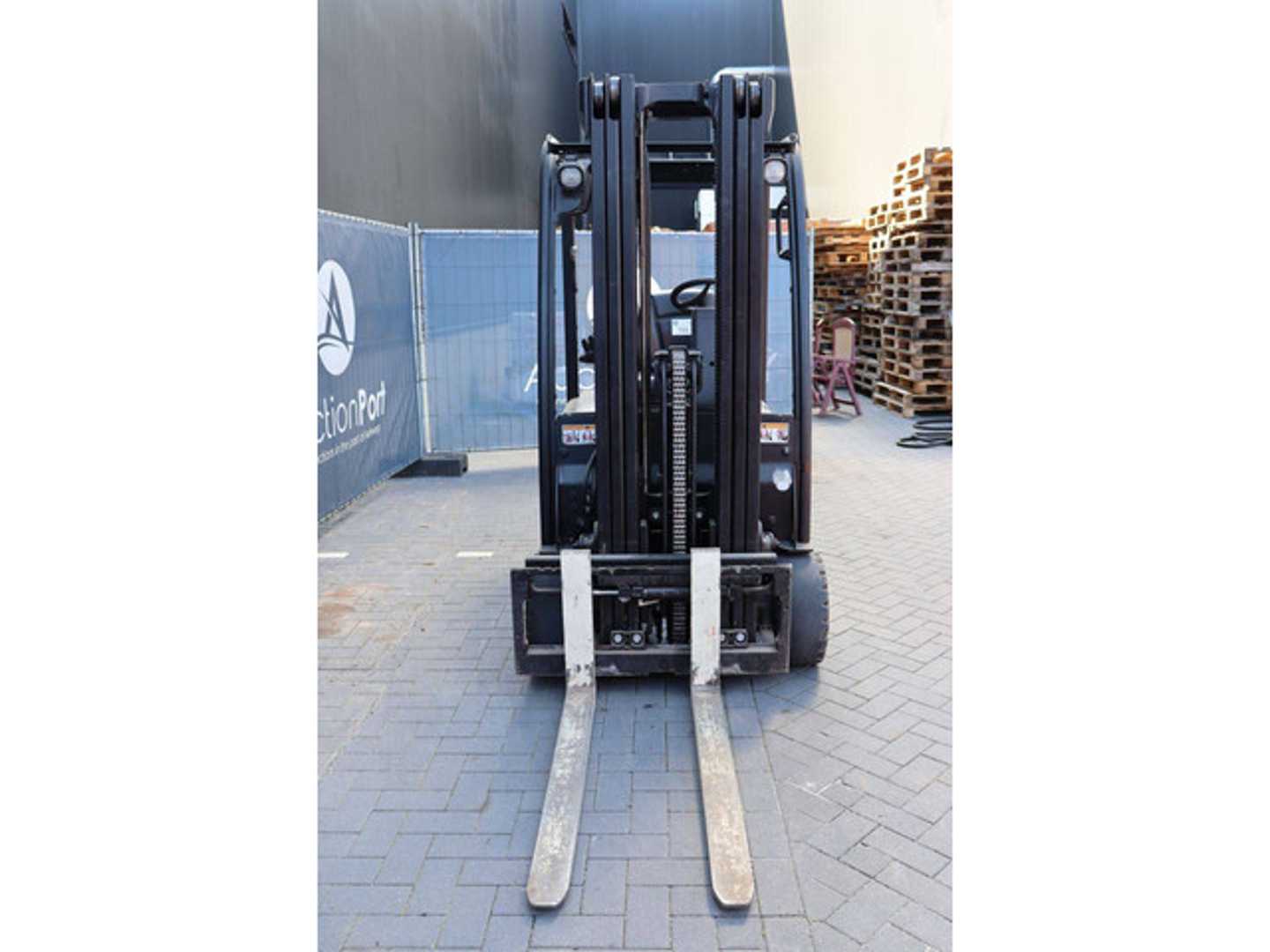 Used Forklift Yale ERP18VF E2130 4 ratų šakinis krautuvas (Image 8) Used Forklift Yale ERP18VF E2130 4 ratų šakinis krautuvas (Image 8)