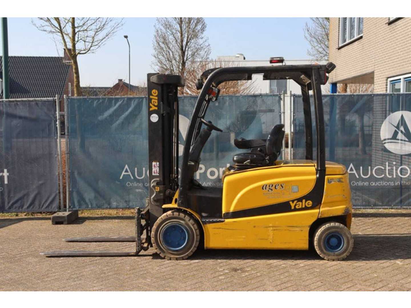 Used Forklift Yale ERP25VL E2145 4 ratų šakinis krautuvas (Image 2) Used Forklift Yale ERP25VL E2145 4 ratų šakinis krautuvas (Image 2)