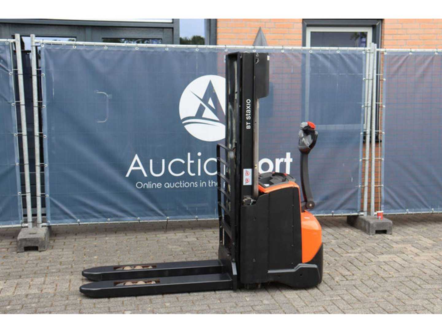 Used Forklift BT SWE140L Aukštas vežimėlis (rankinis / elektrinis kėlimas) (Image 1) Used Forklift BT SWE140L Aukštas vežimėlis (rankinis / elektrinis kėlimas) (Image 1)
