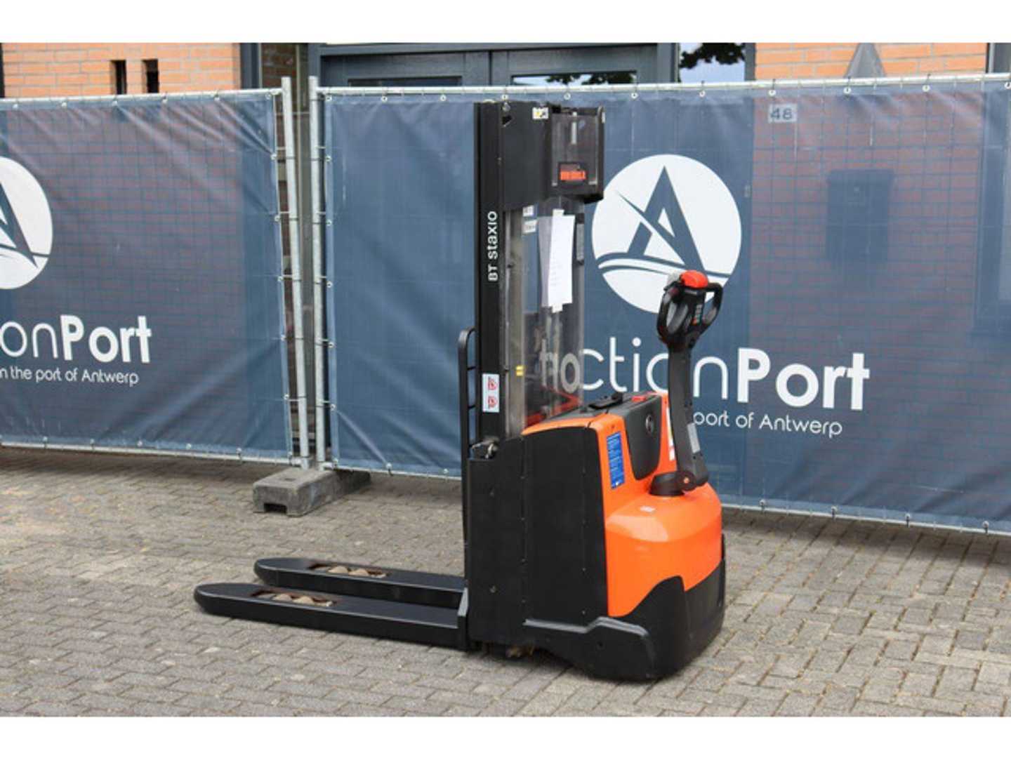Used Forklift BT SWE140L Aukštas vežimėlis (rankinis / elektrinis kėlimas) (Image 3) Used Forklift BT SWE140L Aukštas vežimėlis (rankinis / elektrinis kėlimas) (Image 3)