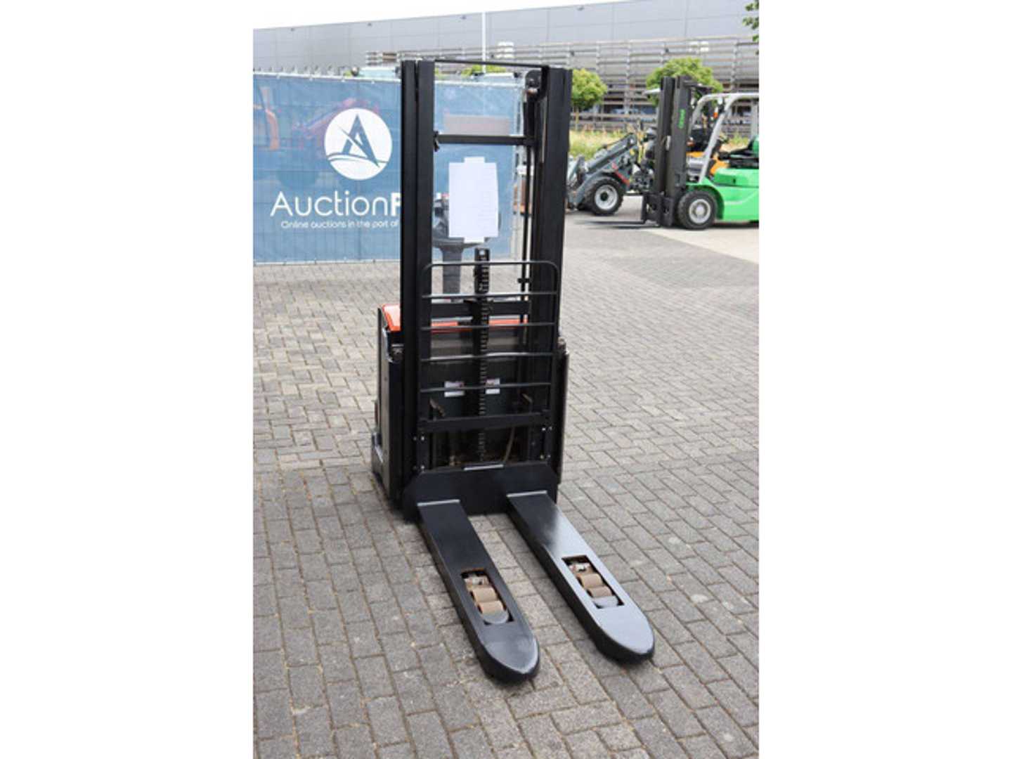 Used Forklift BT SWE140L Aukštas vežimėlis (rankinis / elektrinis kėlimas) (Image 7) Used Forklift BT SWE140L Aukštas vežimėlis (rankinis / elektrinis kėlimas) (Image 7)