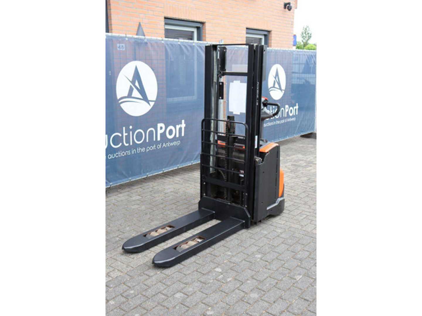 Used Forklift BT SWE140L Aukštas vežimėlis (rankinis / elektrinis kėlimas) (Image 9) Used Forklift BT SWE140L Aukštas vežimėlis (rankinis / elektrinis kėlimas) (Image 9)