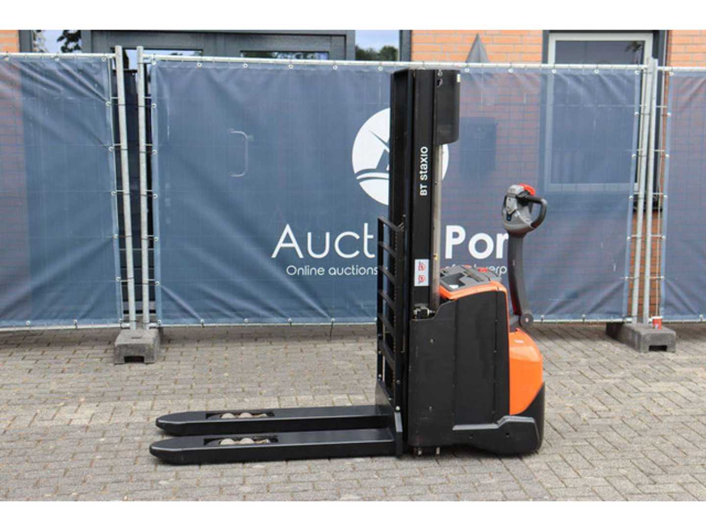 Used Forklift BT SWE140L Aukštas vežimėlis (rankinis / elektrinis kėlimas) (Image 1) Used Forklift BT SWE140L Aukštas vežimėlis (rankinis / elektrinis kėlimas) (Image 1)