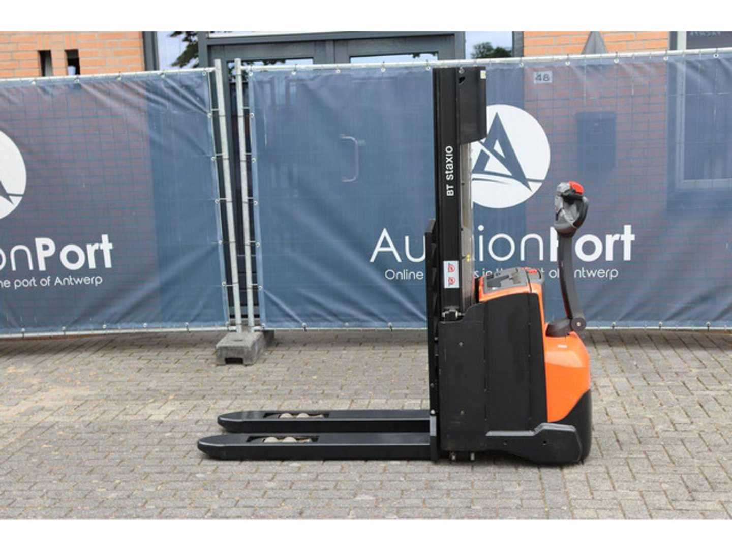 Used Forklift BT SWE140L Aukštas vežimėlis (rankinis / elektrinis kėlimas) (Image 2) Used Forklift BT SWE140L Aukštas vežimėlis (rankinis / elektrinis kėlimas) (Image 2)
