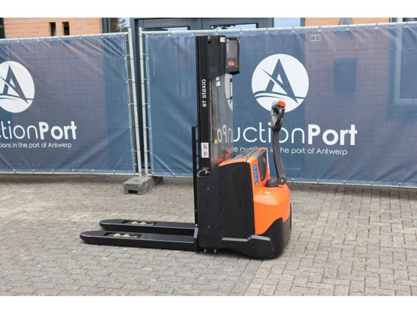 Used Forklift BT SWE140L Aukštas vežimėlis (rankinis / elektrinis kėlimas) (Image 3) Used Forklift BT SWE140L Aukštas vežimėlis (rankinis / elektrinis kėlimas) (Image 3)