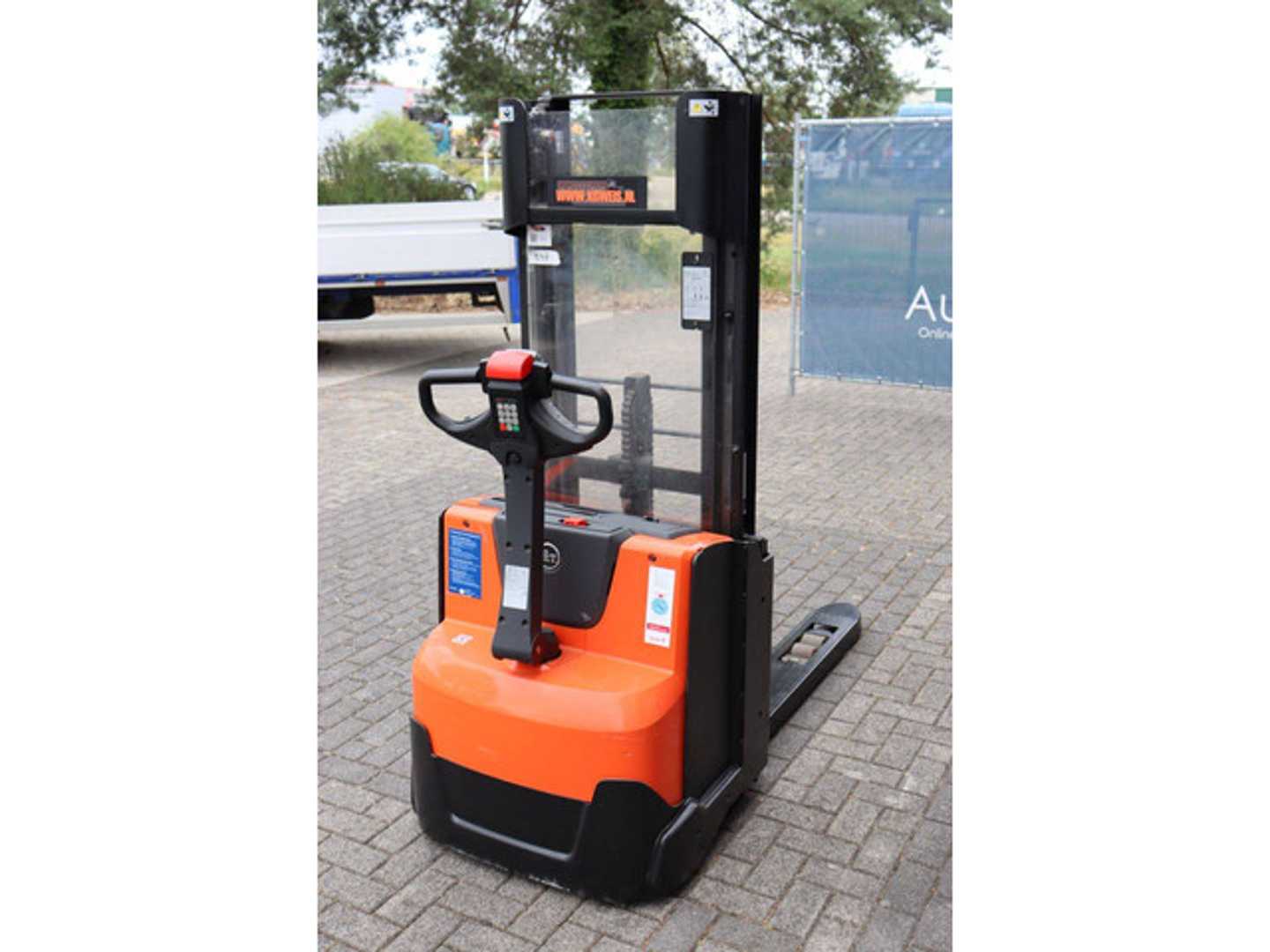 Used Forklift BT SWE140L Aukštas vežimėlis (rankinis / elektrinis kėlimas) (Image 6) Used Forklift BT SWE140L Aukštas vežimėlis (rankinis / elektrinis kėlimas) (Image 6)