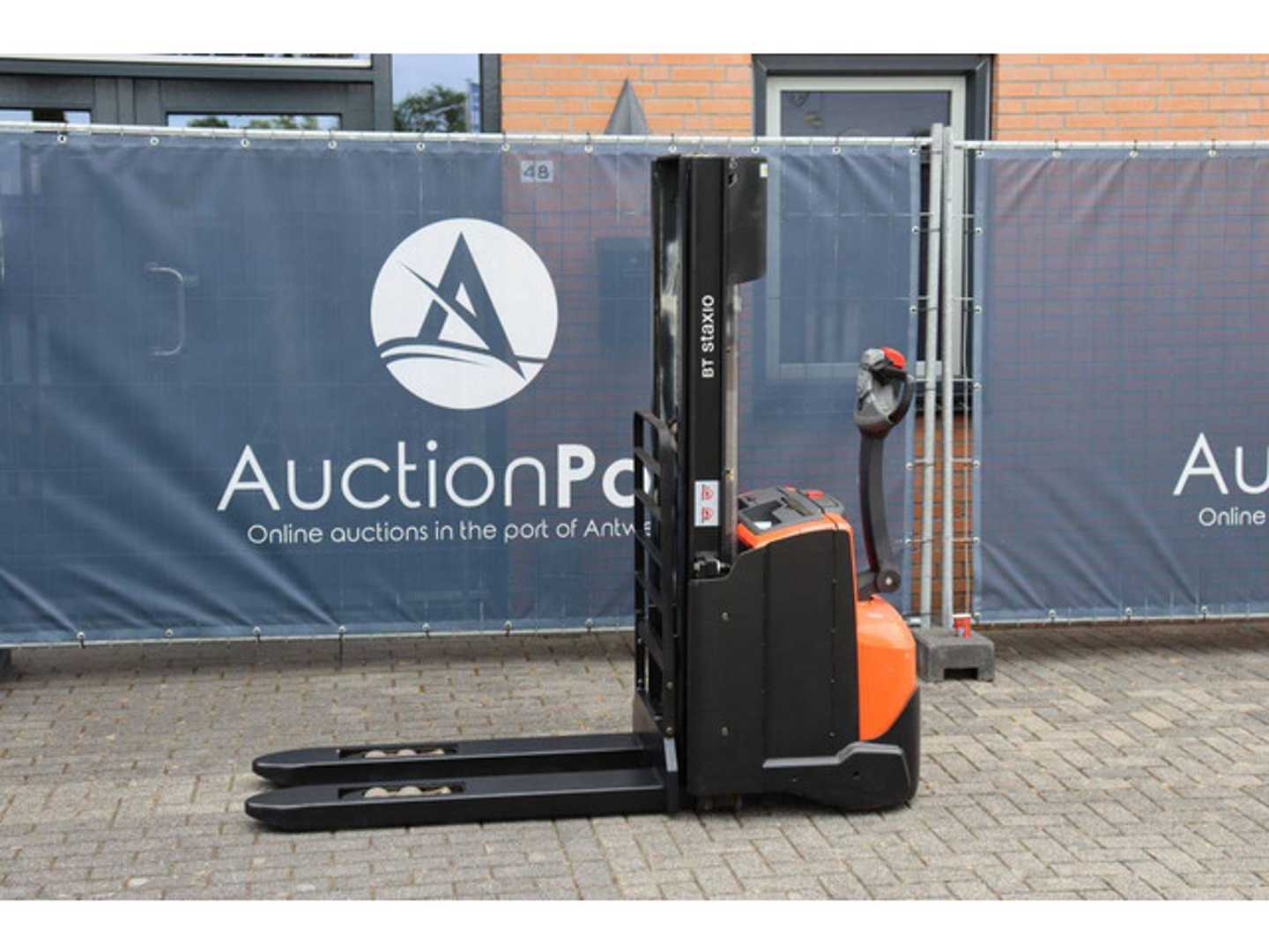 Used Forklift BT SWE140L Aukštas vežimėlis (rankinis / elektrinis kėlimas) (Image 1) Used Forklift BT SWE140L Aukštas vežimėlis (rankinis / elektrinis kėlimas) (Image 1)