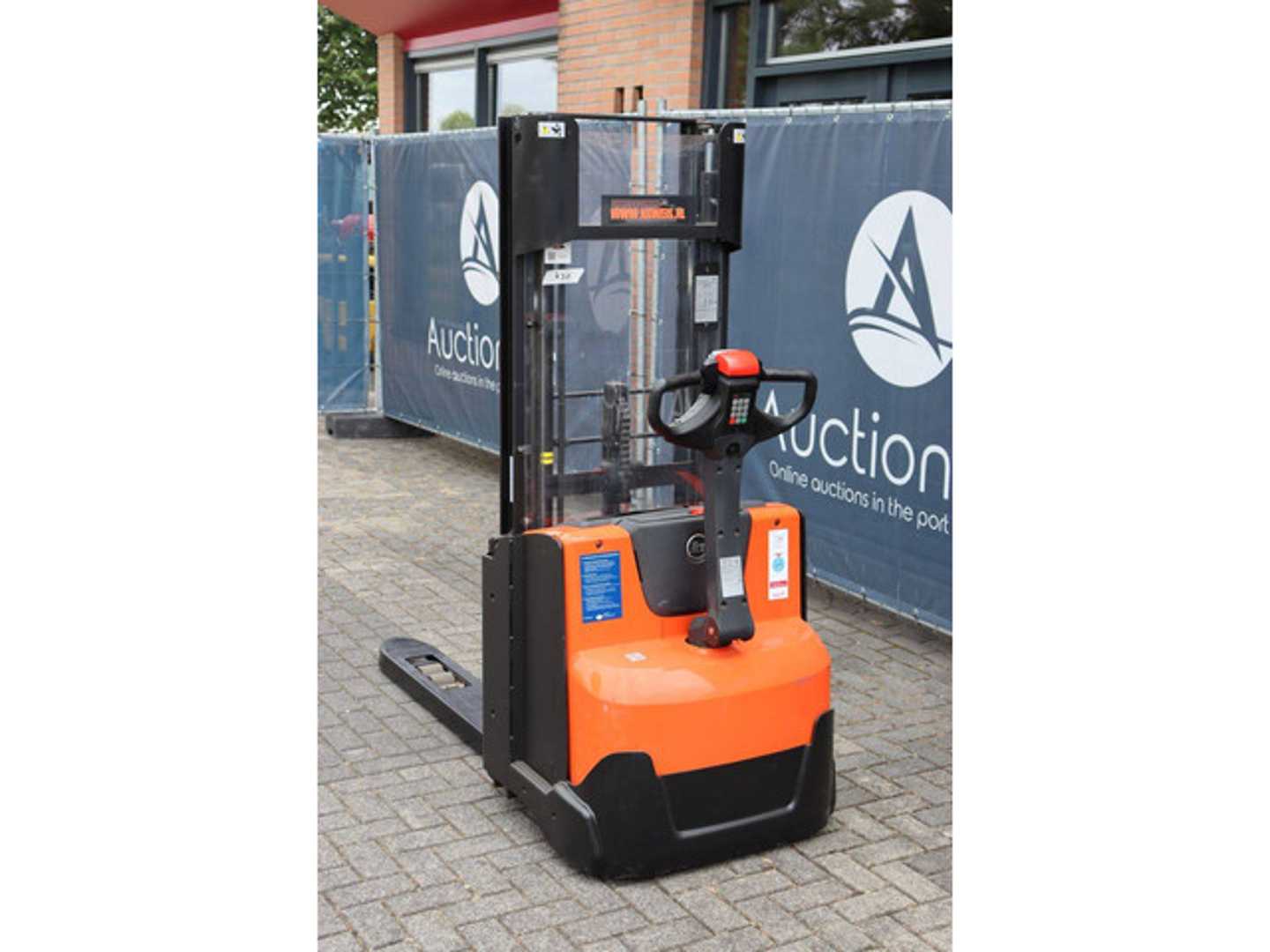 Used Forklift BT SWE140L Aukštas vežimėlis (rankinis / elektrinis kėlimas) (Image 4) Used Forklift BT SWE140L Aukštas vežimėlis (rankinis / elektrinis kėlimas) (Image 4)