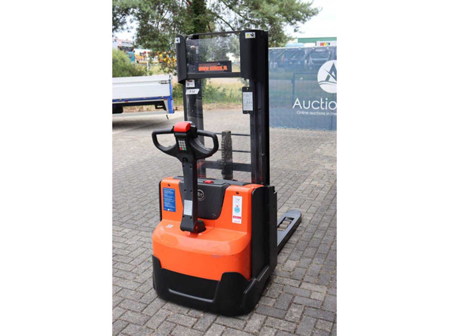 Used Forklift BT SWE140L Aukštas vežimėlis (rankinis / elektrinis kėlimas) (Image 6) Used Forklift BT SWE140L Aukštas vežimėlis (rankinis / elektrinis kėlimas) (Image 6)