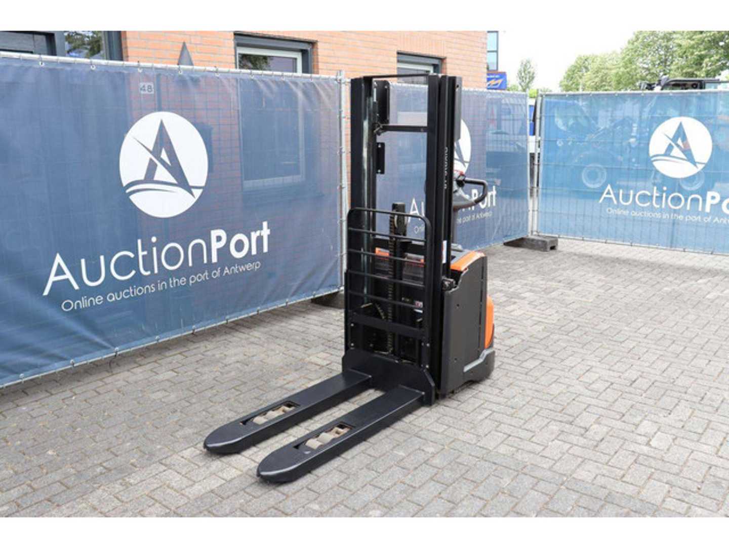 Used Forklift BT SWE140L Aukštas vežimėlis (rankinis / elektrinis kėlimas) (Image 9) Used Forklift BT SWE140L Aukštas vežimėlis (rankinis / elektrinis kėlimas) (Image 9)