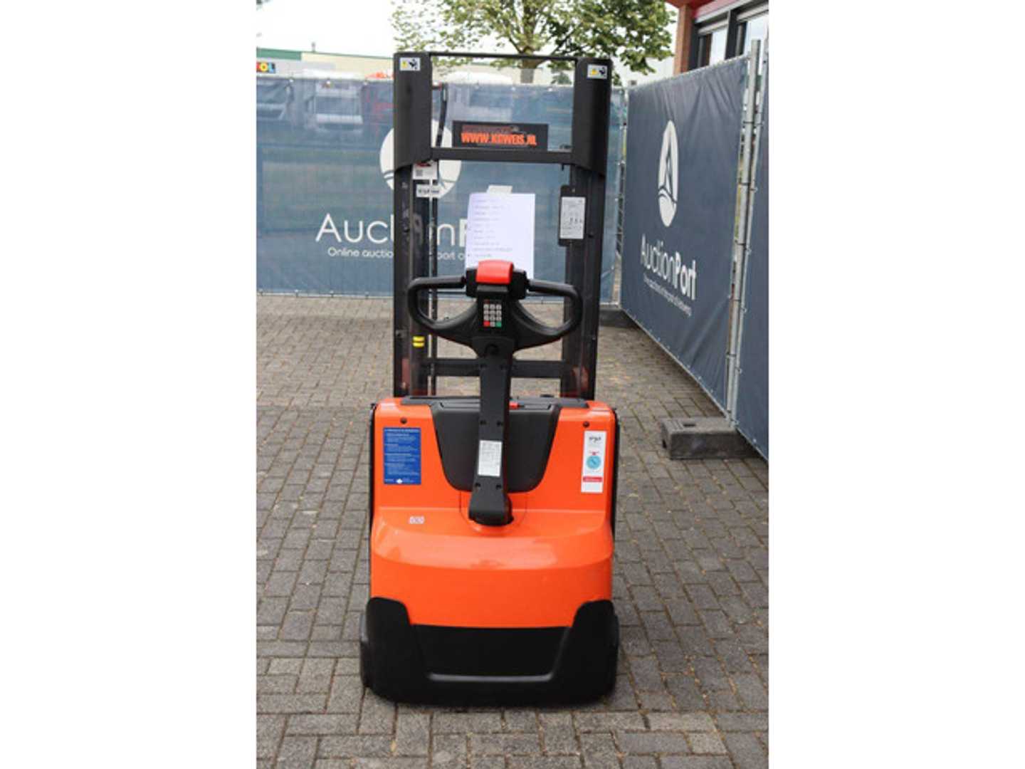 Used Forklift BT SWE140L Aukštas vežimėlis (rankinis / elektrinis kėlimas) (Image 5) Used Forklift BT SWE140L Aukštas vežimėlis (rankinis / elektrinis kėlimas) (Image 5)
