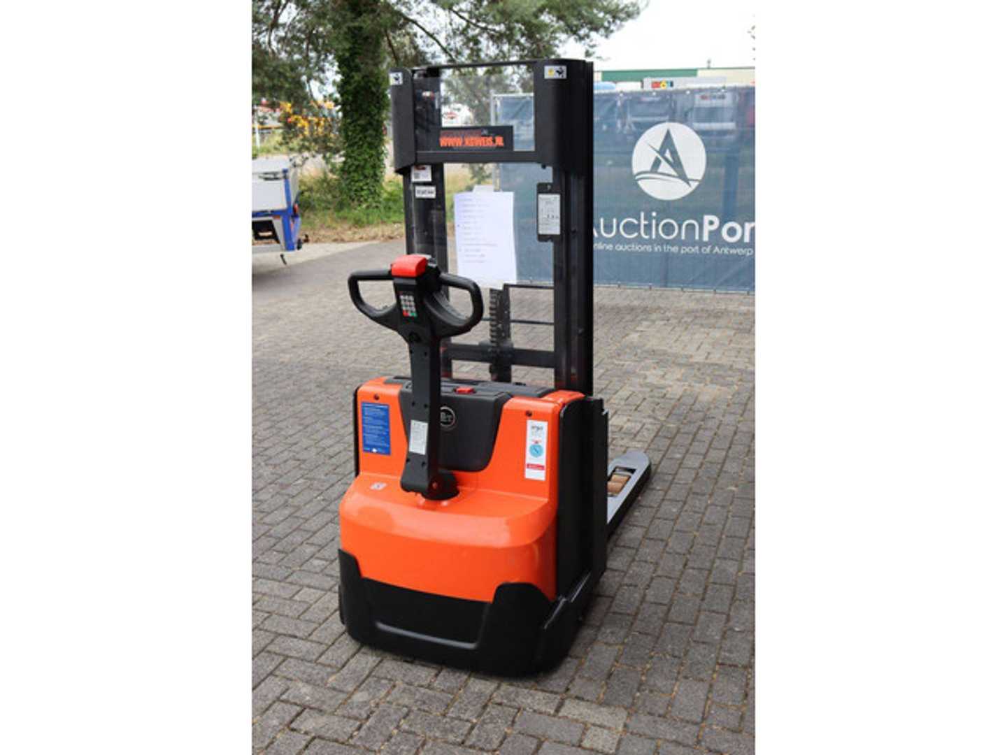 Used Forklift BT SWE140L Aukštas vežimėlis (rankinis / elektrinis kėlimas) (Image 6) Used Forklift BT SWE140L Aukštas vežimėlis (rankinis / elektrinis kėlimas) (Image 6)