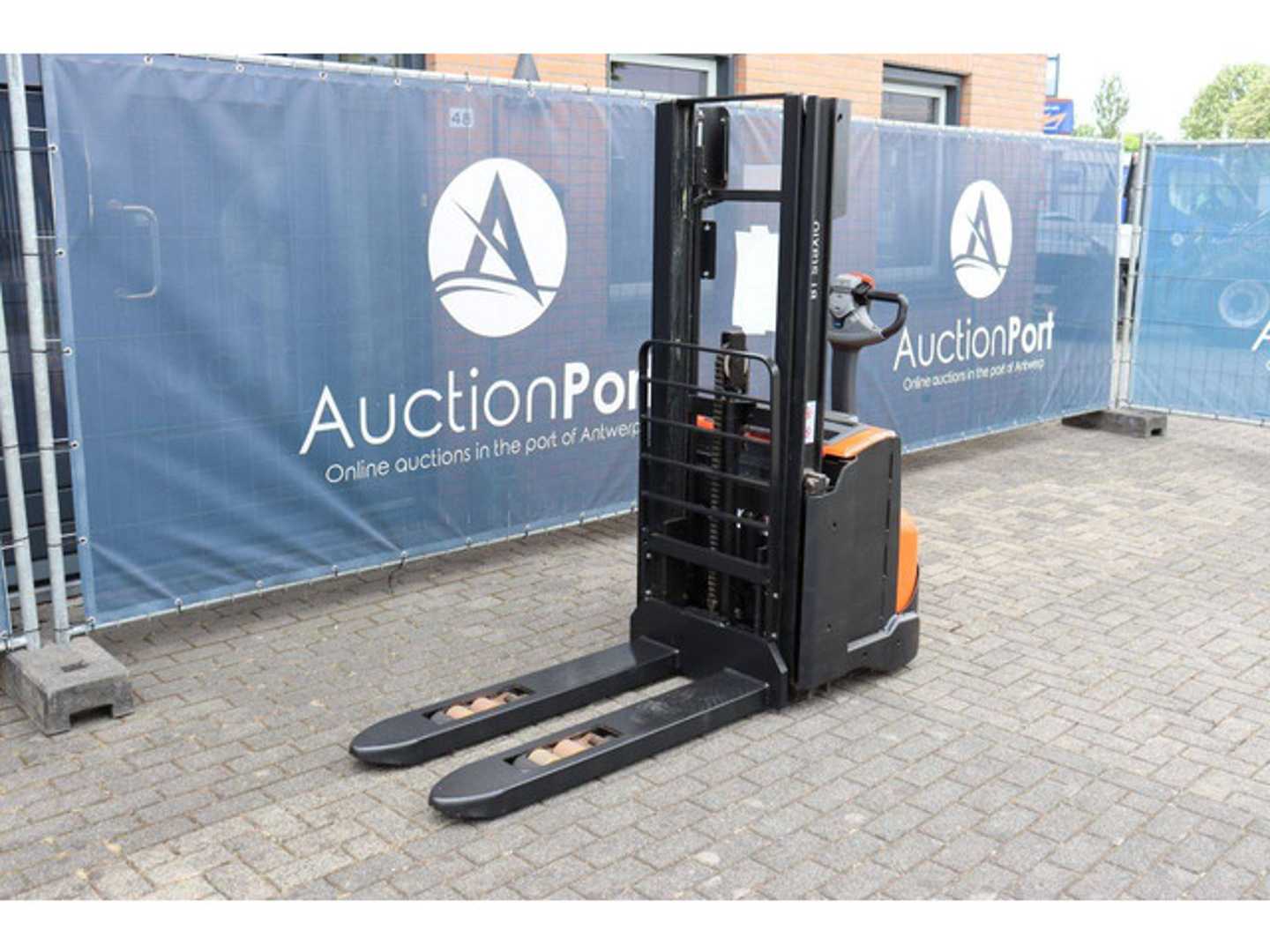 Used Forklift BT SWE140L Aukštas vežimėlis (rankinis / elektrinis kėlimas) (Image 9) Used Forklift BT SWE140L Aukštas vežimėlis (rankinis / elektrinis kėlimas) (Image 9)