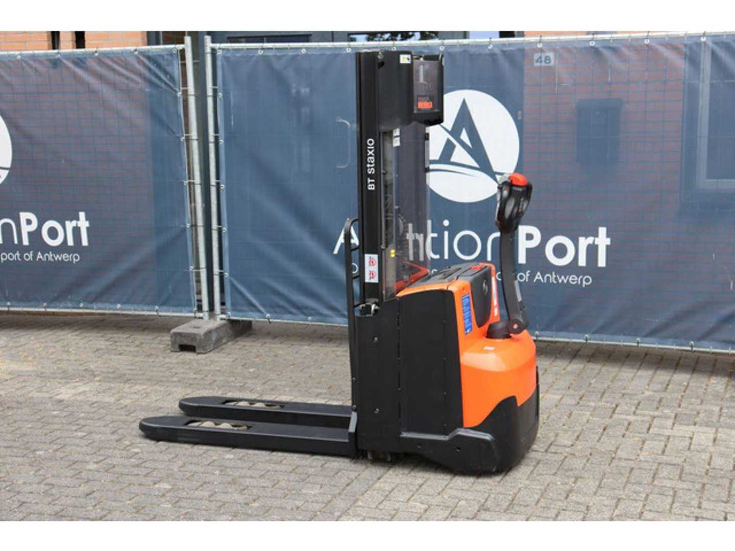 Used Forklift BT SWE140L Aukštas vežimėlis (rankinis / elektrinis kėlimas) (Image 3) Used Forklift BT SWE140L Aukštas vežimėlis (rankinis / elektrinis kėlimas) (Image 3)