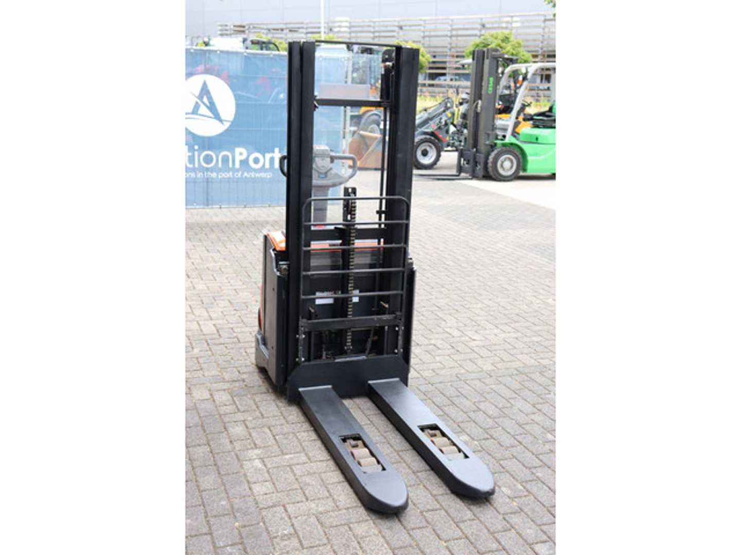Used Forklift BT SWE140L Aukštas vežimėlis (rankinis / elektrinis kėlimas) (Image 7) Used Forklift BT SWE140L Aukštas vežimėlis (rankinis / elektrinis kėlimas) (Image 7)