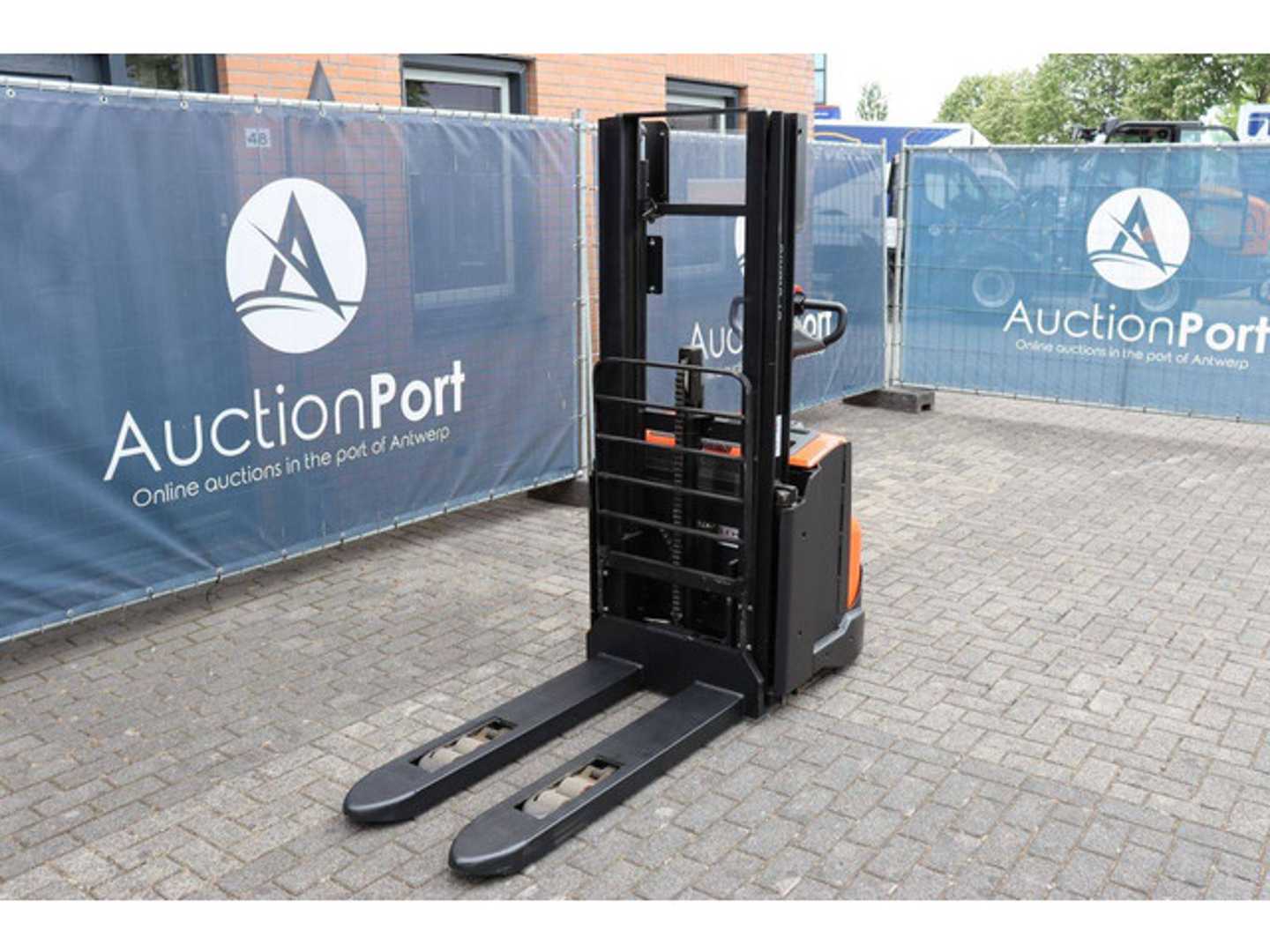Used Forklift BT SWE140L Aukštas vežimėlis (rankinis / elektrinis kėlimas) (Image 9) Used Forklift BT SWE140L Aukštas vežimėlis (rankinis / elektrinis kėlimas) (Image 9)