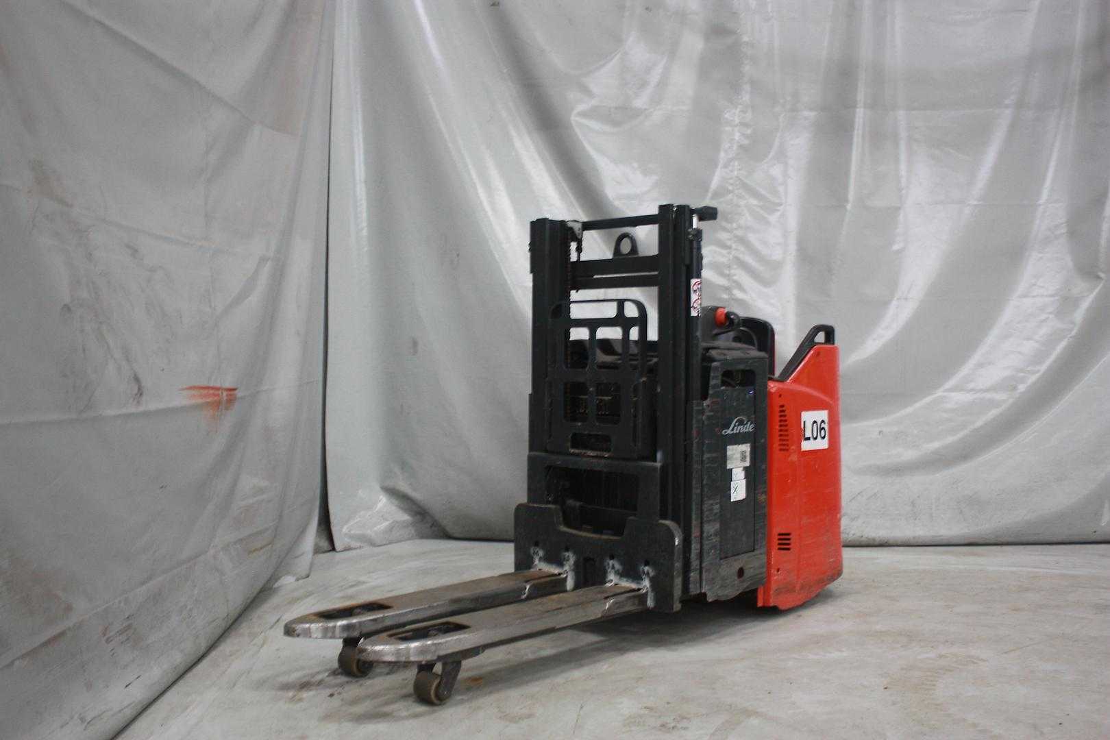 Used Forklift Linde D12HPSP Aukštas vežimėlis (rankinis / elektrinis kėlimas) (Image 2) Used Forklift Linde D12HPSP Aukštas vežimėlis (rankinis / elektrinis kėlimas) (Image 2)
