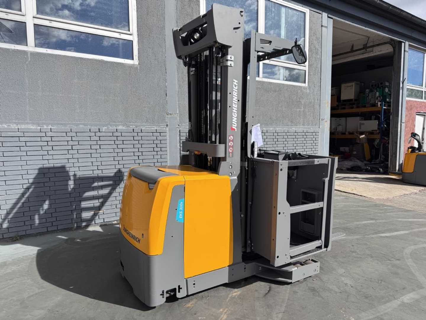 Used Forklift Jungheinrich EKS 310s Baujahr 2022 / HH 6,30M / Stunden 4613 TOP ZUSTAND Aukšto kėlimo krautuvas (> 6 m) (Image 2) Used Forklift Jungheinrich EKS 310s Baujahr 2022 / HH 6,30M / Stunden 4613 TOP ZUSTAND Aukšto kėlimo krautuvas (> 6 m) (Image 2)