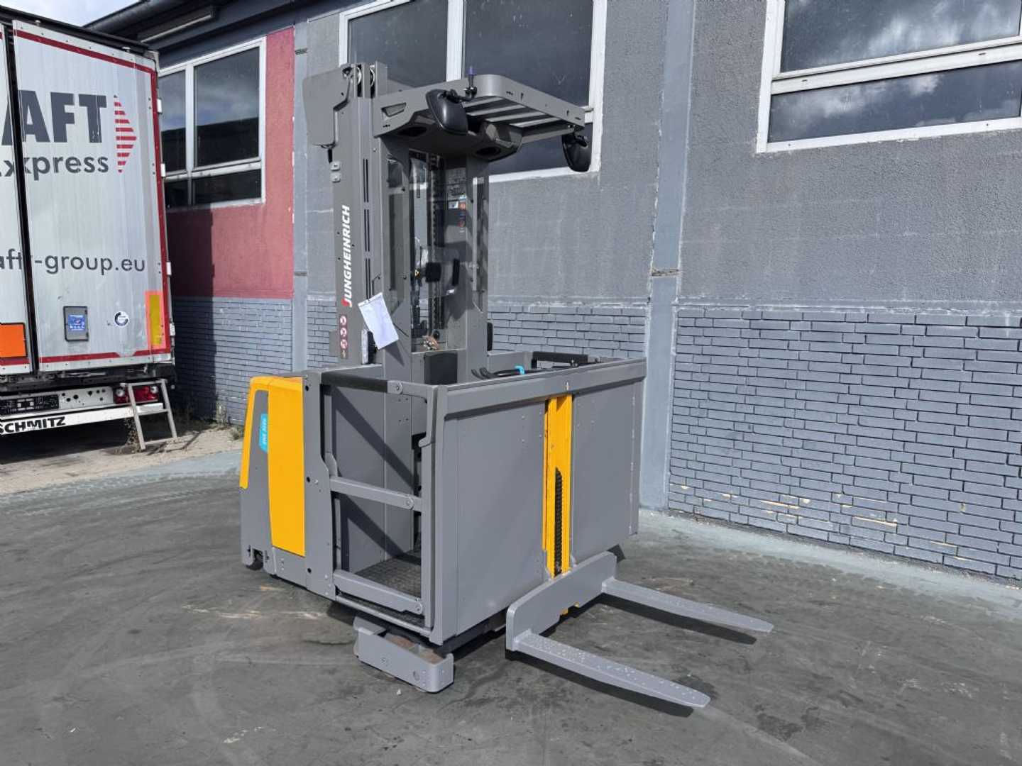 Used Forklift Jungheinrich EKS 310s Baujahr 2022 / HH 6,30M / Stunden 4613 TOP ZUSTAND Aukšto kėlimo krautuvas (> 6 m) (Image 3) Used Forklift Jungheinrich EKS 310s Baujahr 2022 / HH 6,30M / Stunden 4613 TOP ZUSTAND Aukšto kėlimo krautuvas (> 6 m) (Image 3)