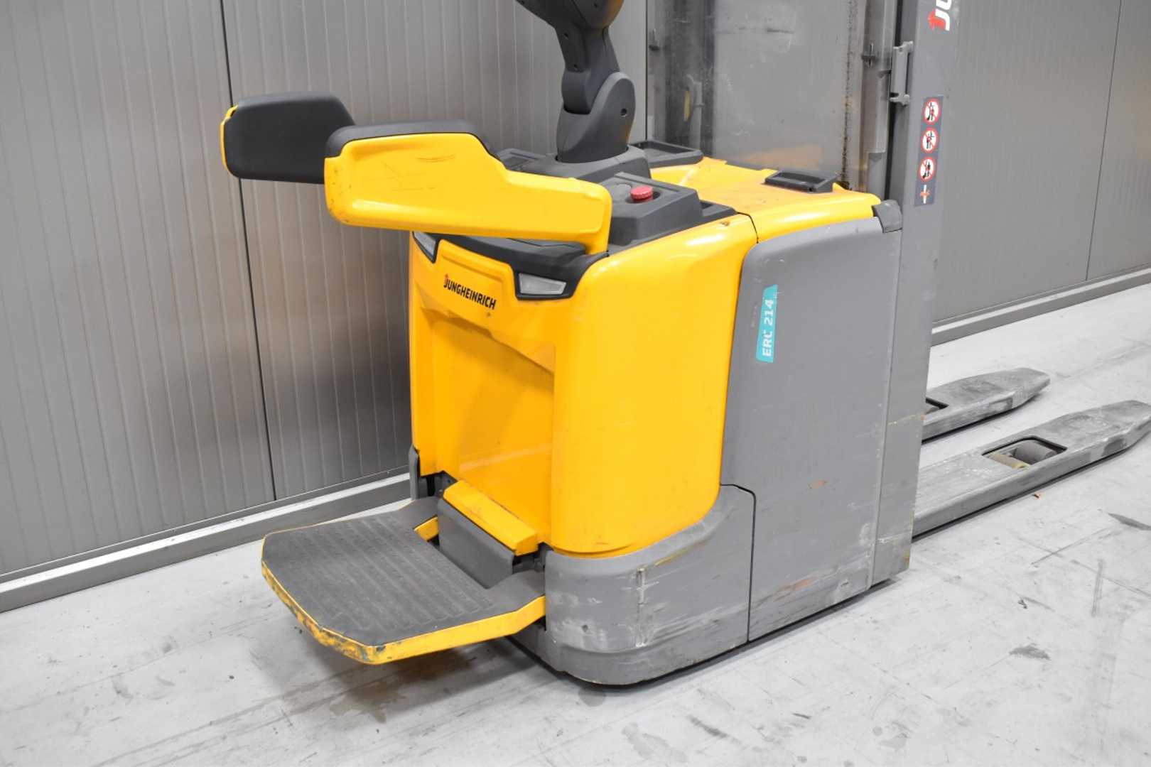 Used Forklift Jungheinrich ERC 214 /58975/ Aukšto kėlimo krautuvas (> 6 m) (Image 7) Used Forklift Jungheinrich ERC 214 /58975/ Aukšto kėlimo krautuvas (> 6 m) (Image 7)