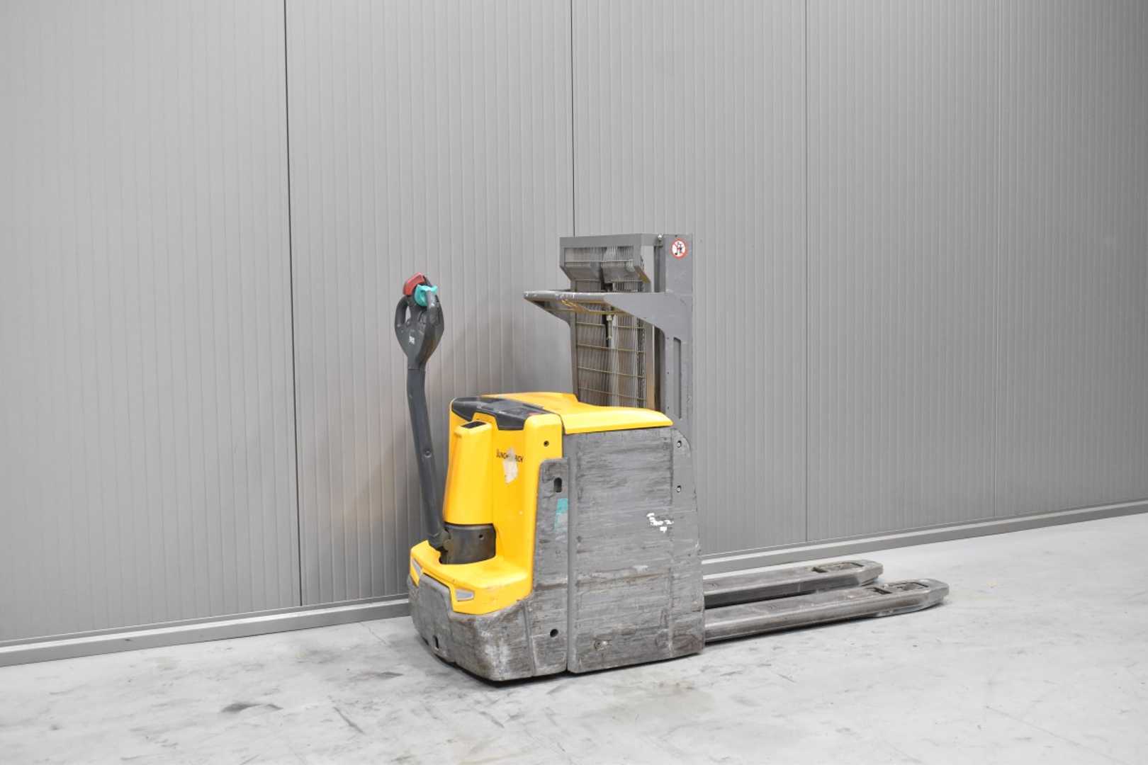 Used Forklift Jungheinrich EJD 222 /58963/ Aukšto kėlimo krautuvas (> 6 m) (Image 4) Used Forklift Jungheinrich EJD 222 /58963/ Aukšto kėlimo krautuvas (> 6 m) (Image 4)