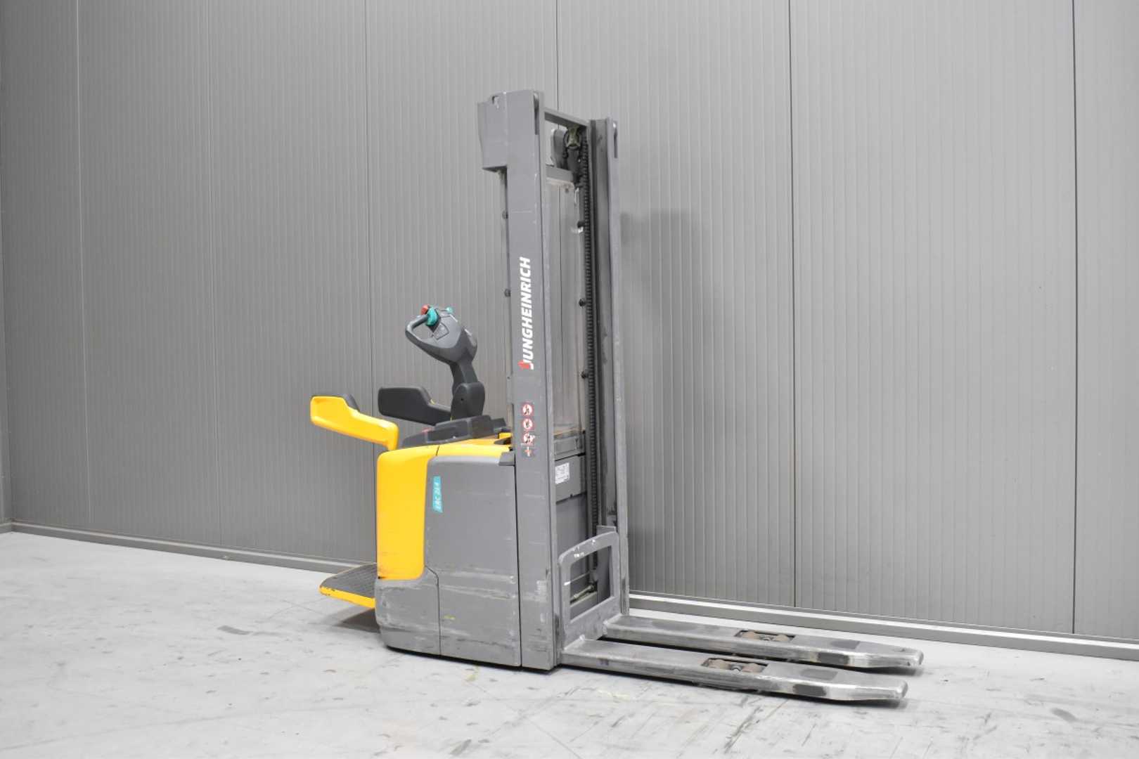Used Forklift Jungheinrich ERC 214 /58974/ Aukšto kėlimo krautuvas (> 6 m) (Image 1) Used Forklift Jungheinrich ERC 214 /58974/ Aukšto kėlimo krautuvas (> 6 m) (Image 1)
