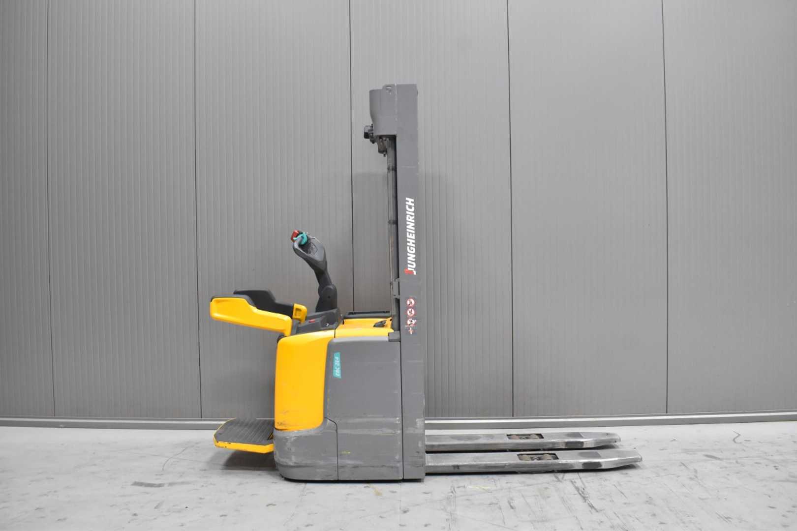 Used Forklift Jungheinrich ERC 214 /58974/ Aukšto kėlimo krautuvas (> 6 m) (Image 3) Used Forklift Jungheinrich ERC 214 /58974/ Aukšto kėlimo krautuvas (> 6 m) (Image 3)