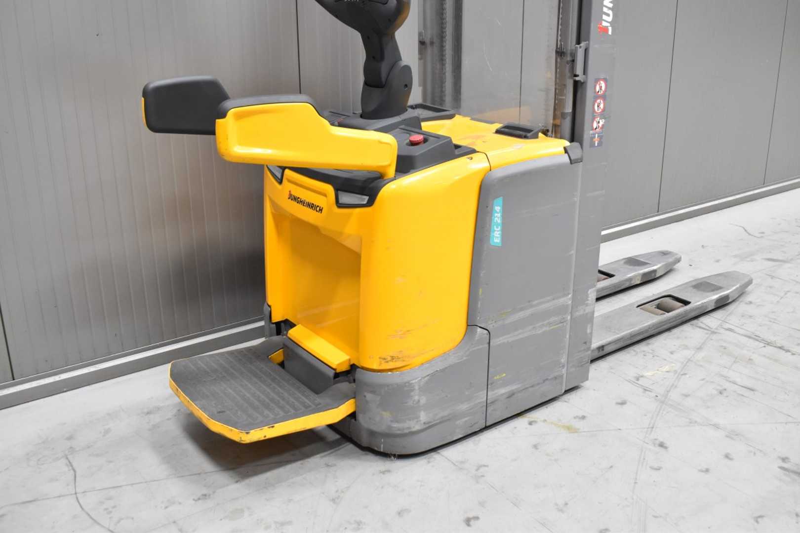 Used Forklift Jungheinrich ERC 214 /58974/ Aukšto kėlimo krautuvas (> 6 m) (Image 7) Used Forklift Jungheinrich ERC 214 /58974/ Aukšto kėlimo krautuvas (> 6 m) (Image 7)