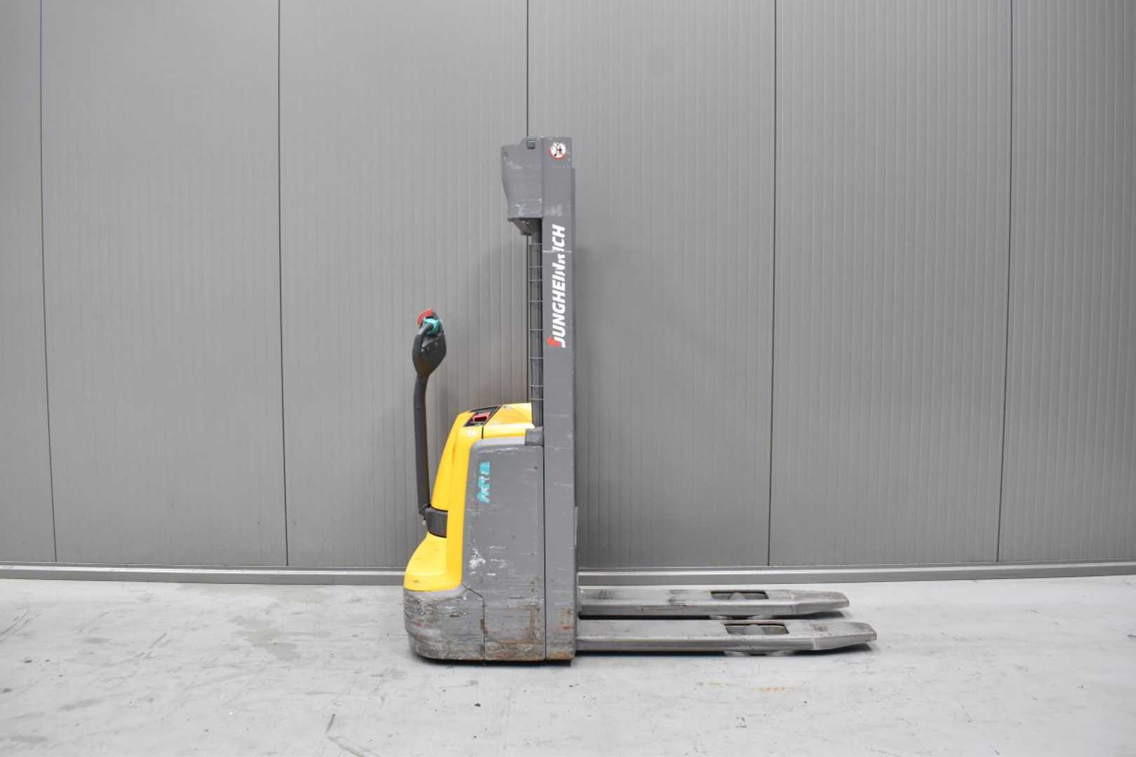 Used Forklift Jungheinrich EJC 112 /58980/ Aukšto kėlimo krautuvas (> 6 m) (Image 3) Used Forklift Jungheinrich EJC 112 /58980/ Aukšto kėlimo krautuvas (> 6 m) (Image 3)