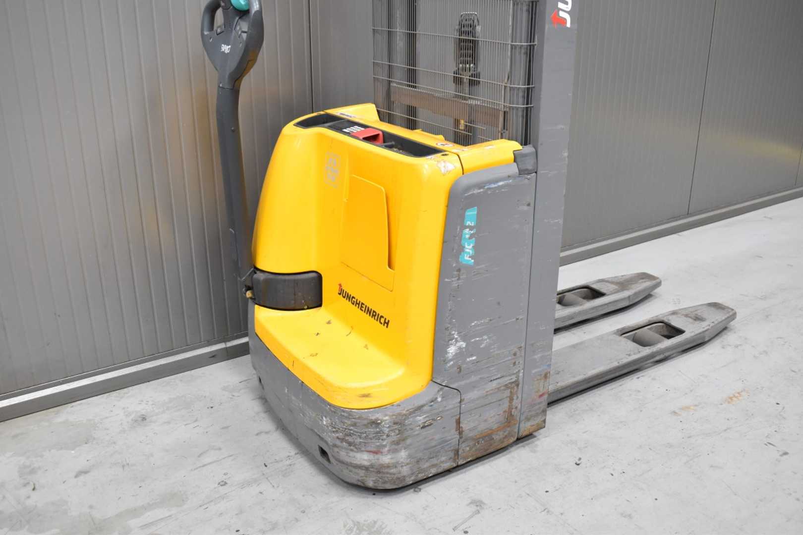 Used Forklift Jungheinrich EJC 112 /58980/ Aukšto kėlimo krautuvas (> 6 m) (Image 7) Used Forklift Jungheinrich EJC 112 /58980/ Aukšto kėlimo krautuvas (> 6 m) (Image 7)
