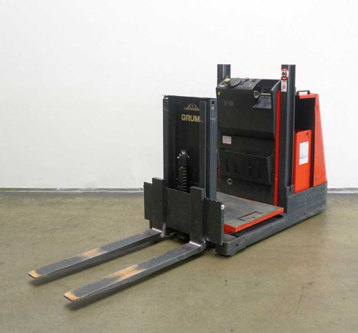 Used Forklift Linde V 10-02 015 Aukšto kėlimo krautuvas (> 6 m) (Image 2) Used Forklift Linde V 10-02 015 Aukšto kėlimo krautuvas (> 6 m) (Image 2)