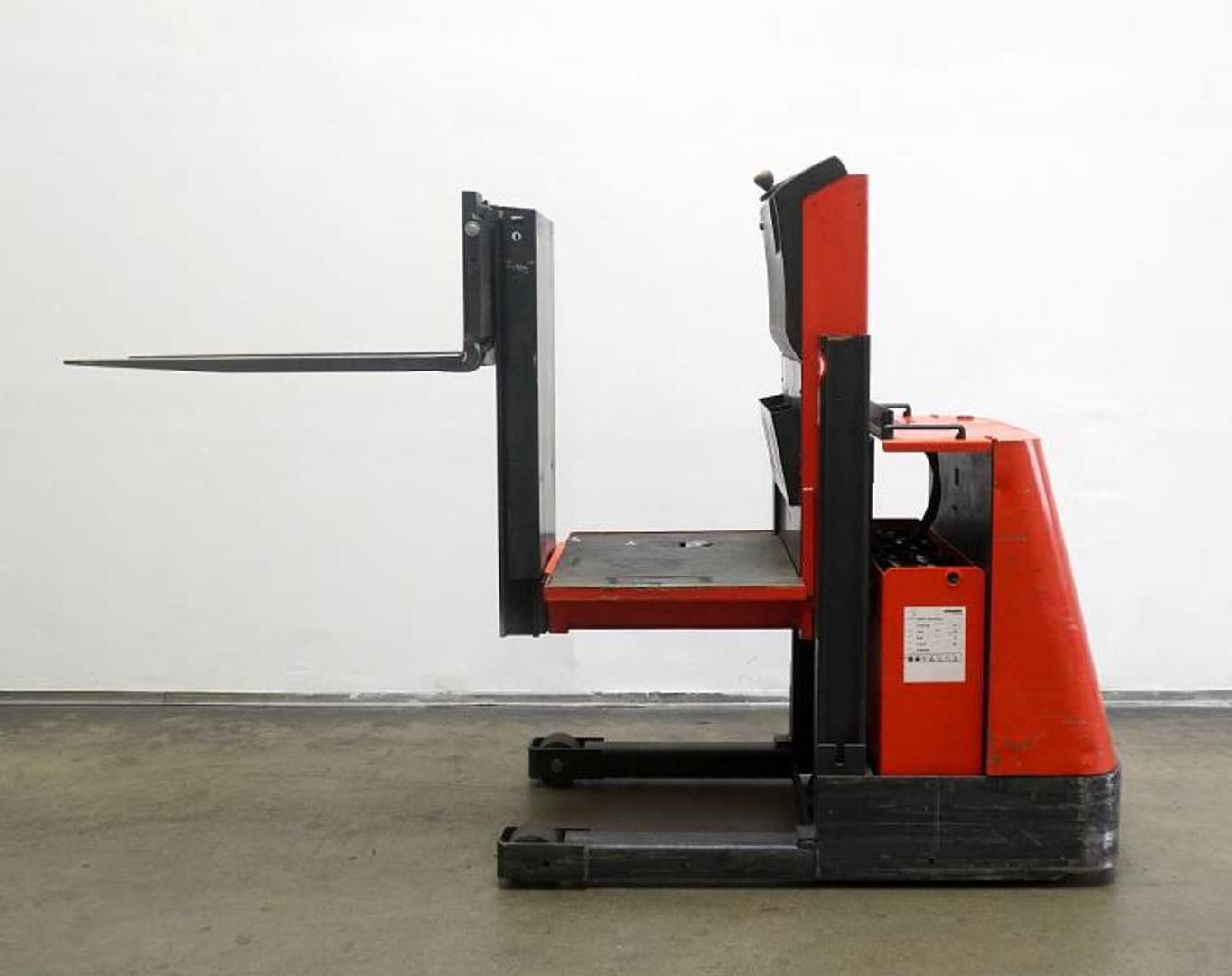 Used Forklift Linde V 10-02 015 Aukšto kėlimo krautuvas (> 6 m) (Image 4) Used Forklift Linde V 10-02 015 Aukšto kėlimo krautuvas (> 6 m) (Image 4)