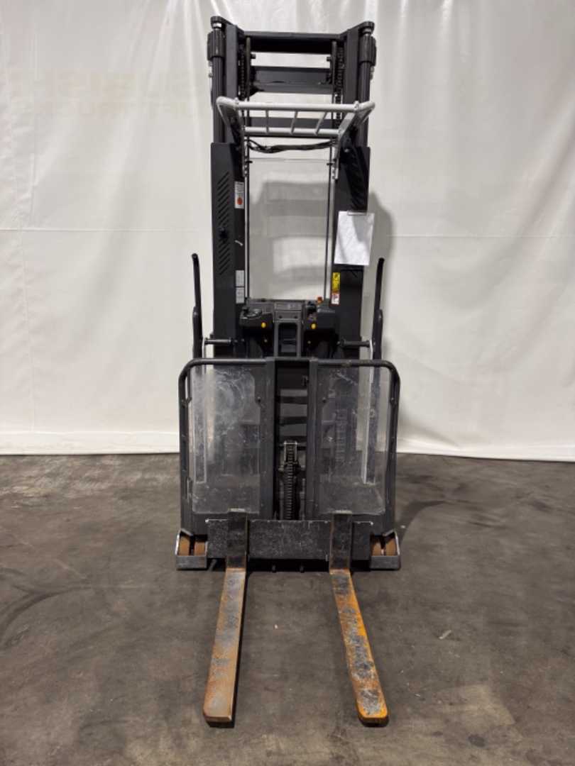 Used Forklift UniCarriers 100TVI470EPM - 1.729 Std. - HH 4.700 mm Aukšto kėlimo krautuvas (> 6 m) (Image 7) Used Forklift UniCarriers 100TVI470EPM - 1.729 Std. - HH 4.700 mm Aukšto kėlimo krautuvas (> 6 m) (Image 7)